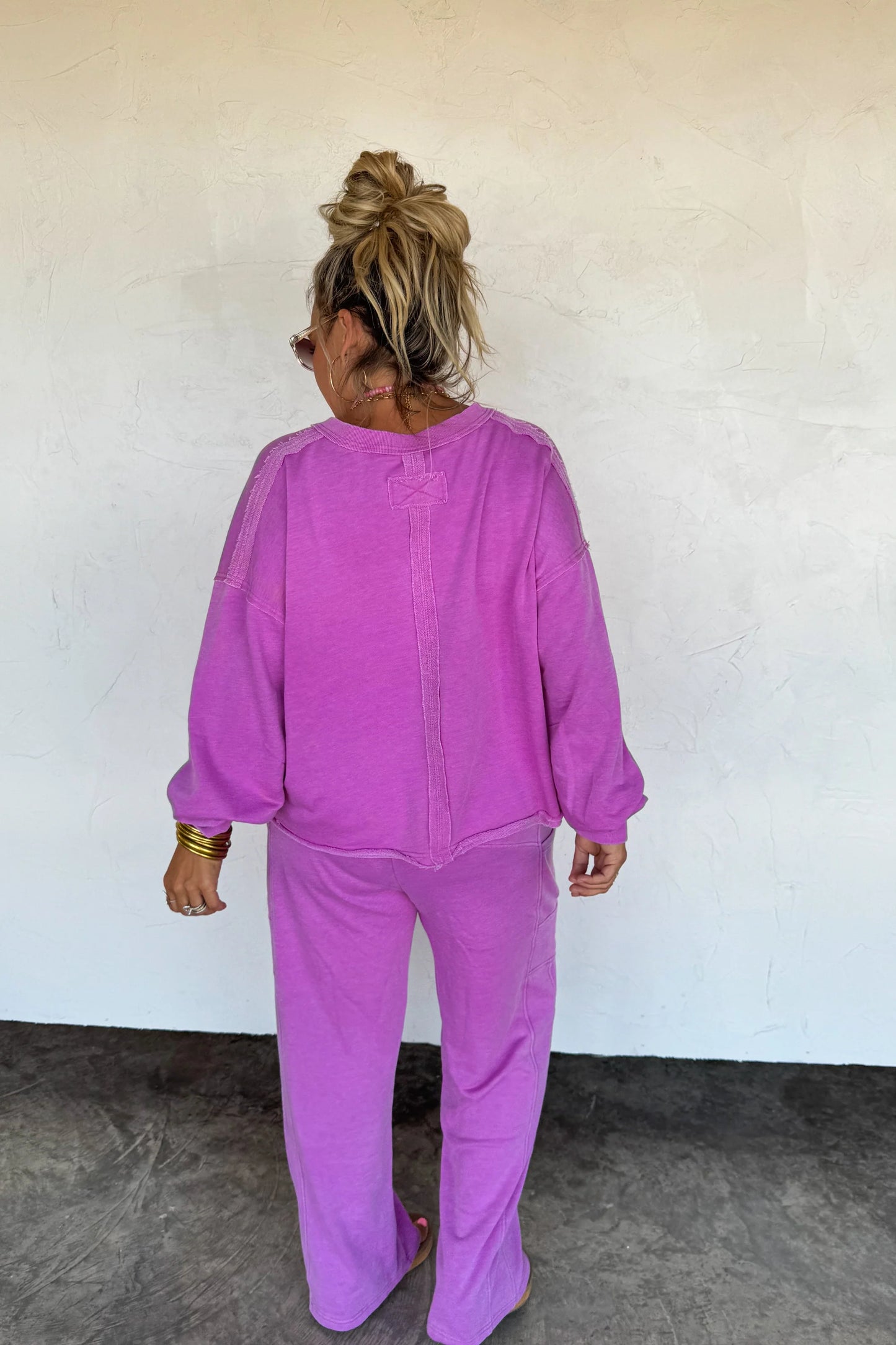 Faded Feels V-neck Pullover