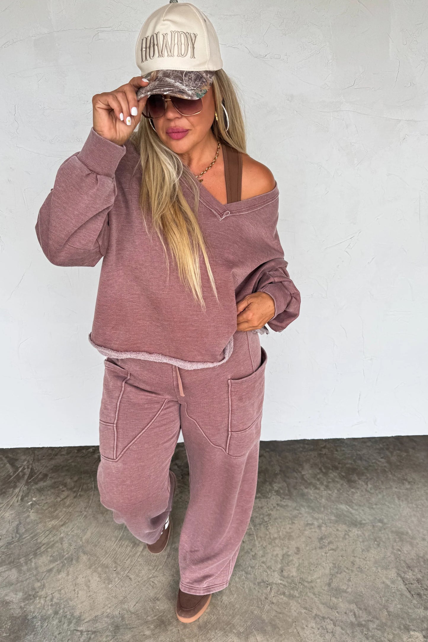 Faded Feels V-neck Pullover