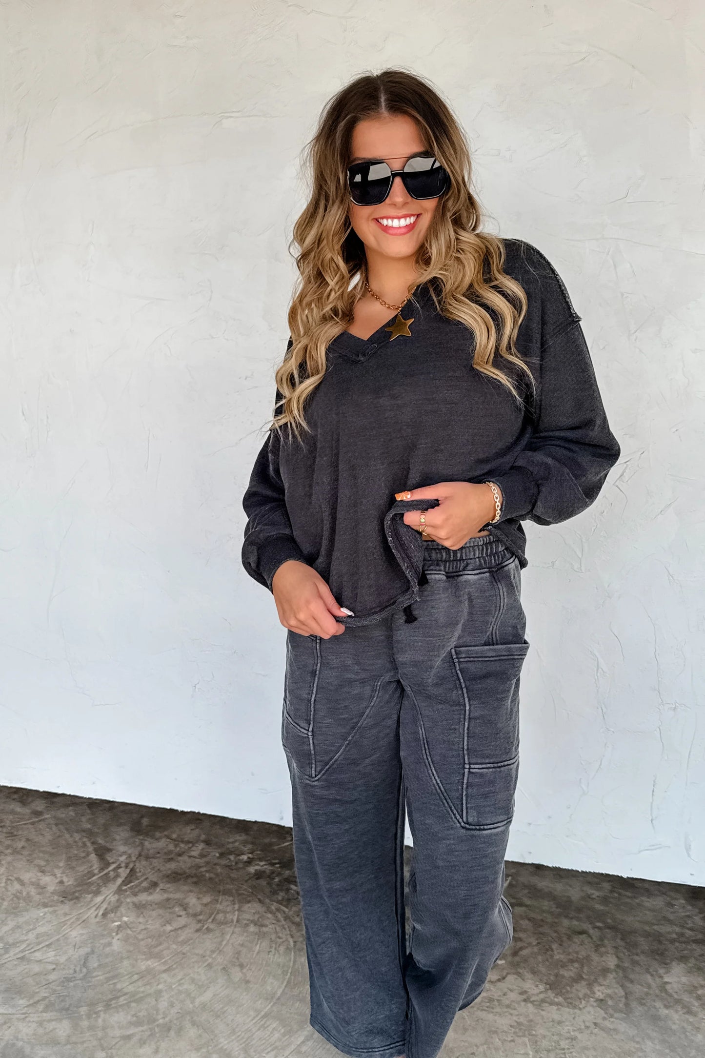 Faded Feels V-neck Pullover