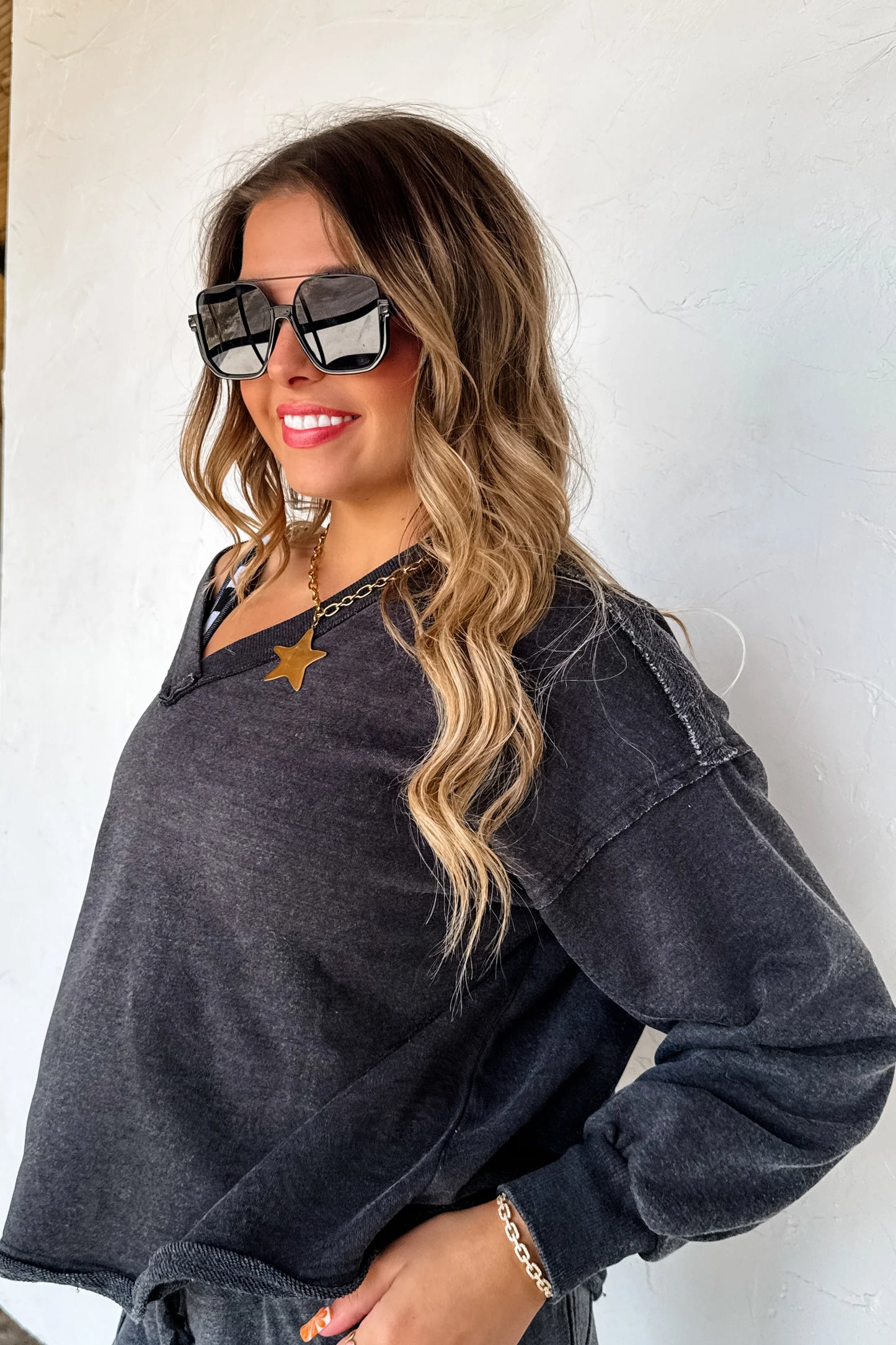 Faded Feels V-neck Pullover