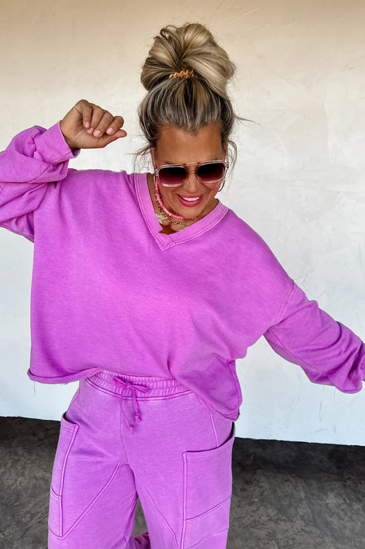 Faded Feels V-neck Pullover