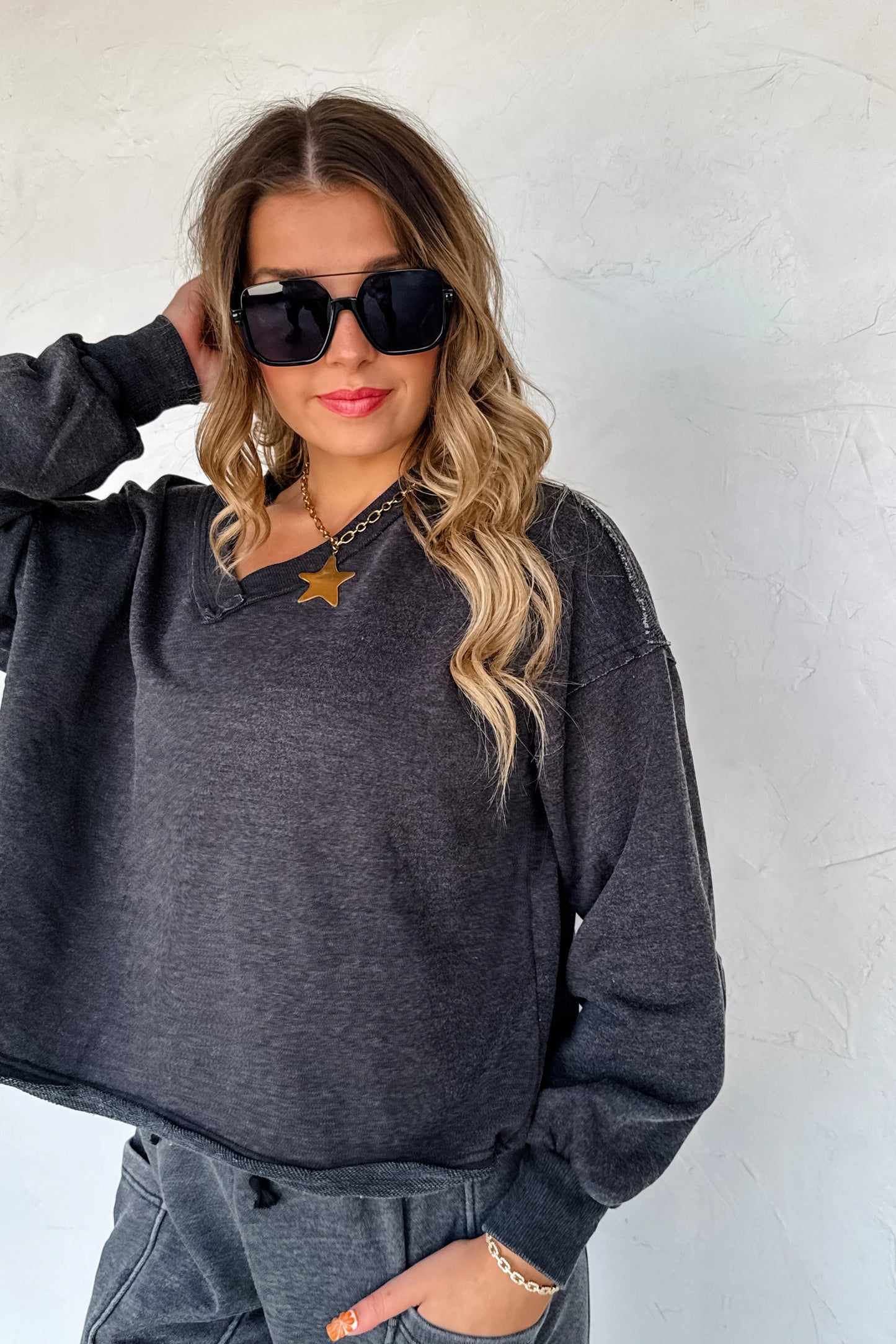 Faded Feels V-neck Pullover