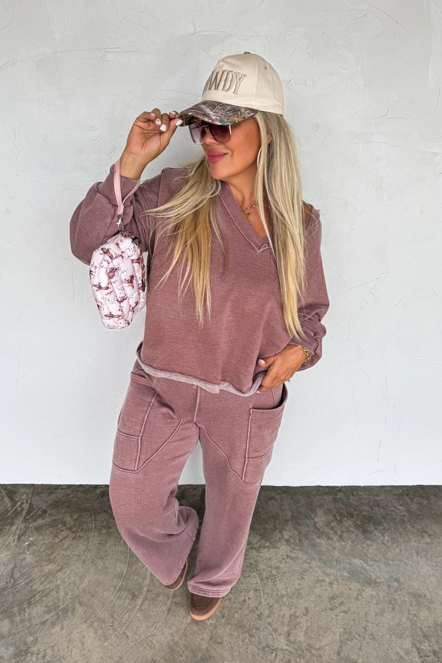 Faded Feels V-neck Pullover
