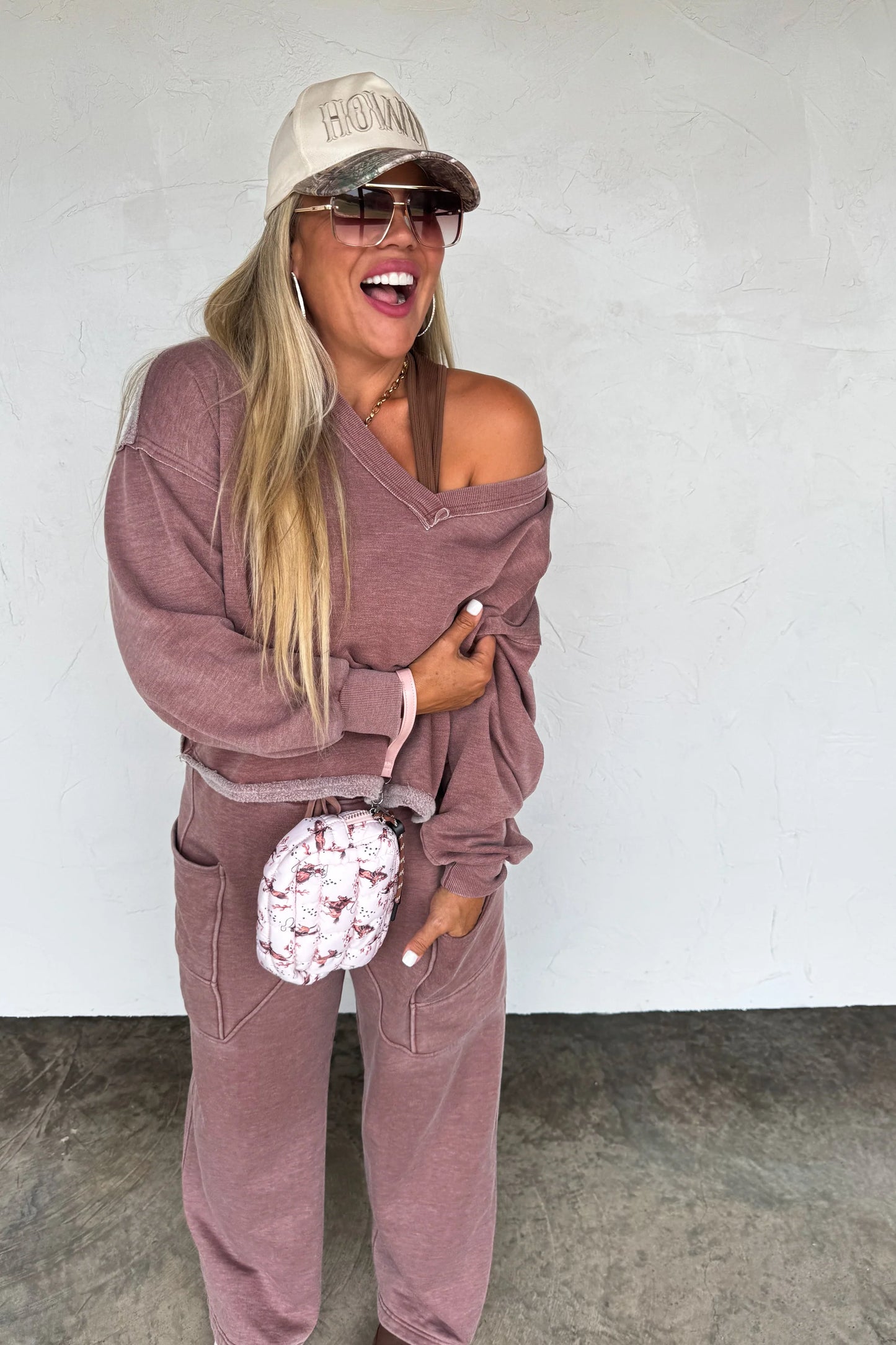 Faded Feels V-neck Pullover